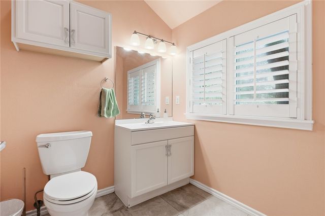 318 Traylor Ave, Rockport, TX 78382