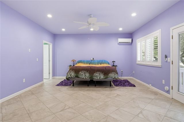 318 Traylor Ave, Rockport, TX 78382
