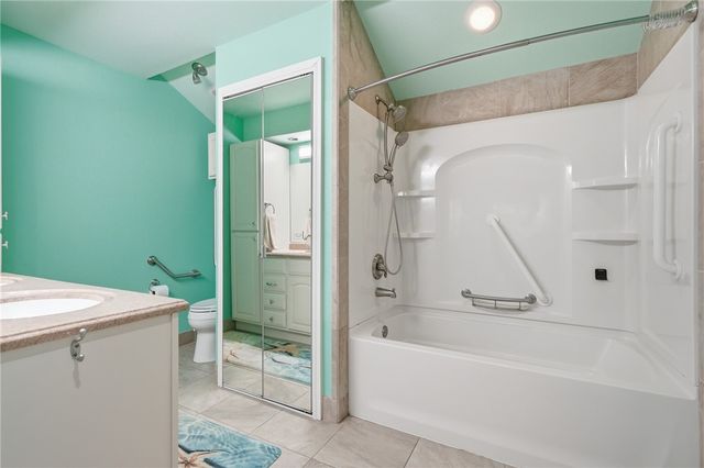 318 Traylor Ave, Rockport, TX 78382
