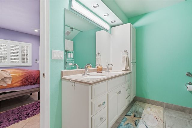 318 Traylor Ave, Rockport, TX 78382