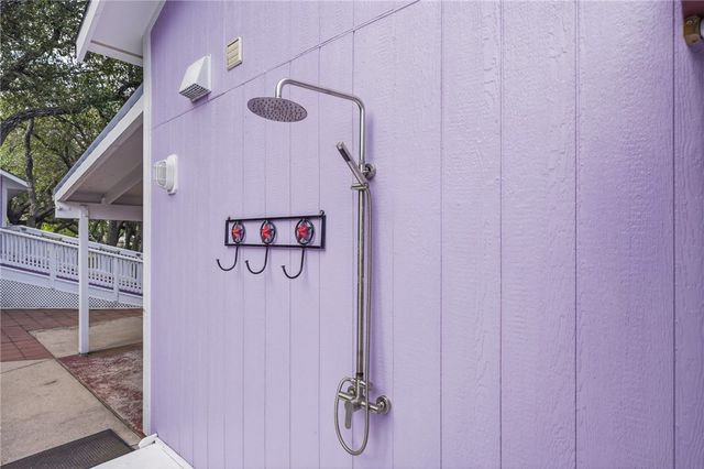 318 Traylor Ave, Rockport, TX 78382