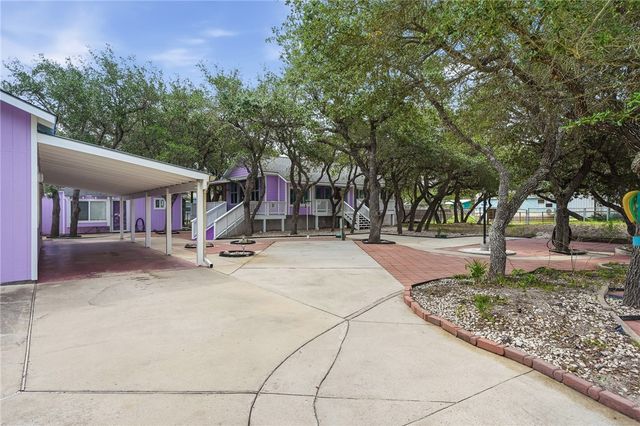 318 Traylor Ave, Rockport, TX 78382