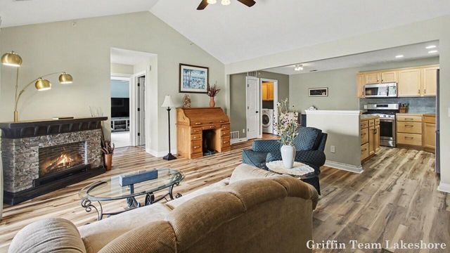 3073 E Crystal Waters Drive 5, Holland, MI 49424