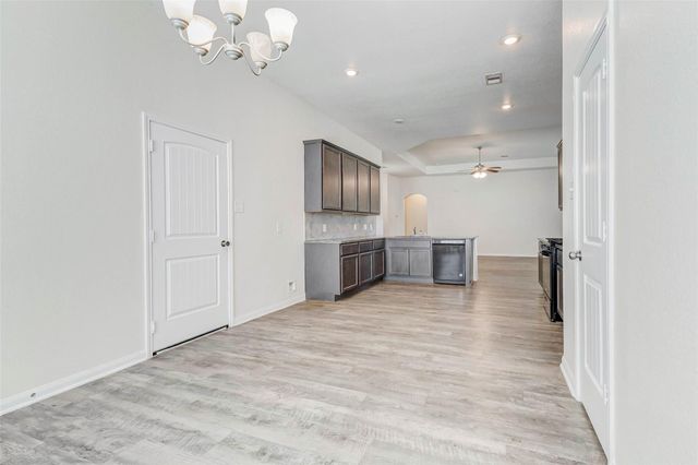 100 Jessica Dr, Dayton, TX 77535