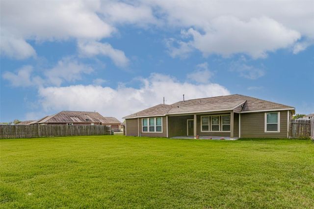 100 Jessica Dr, Dayton, TX 77535