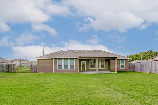 100 Jessica Dr, Dayton, TX 77535