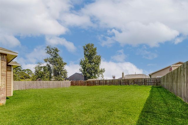 100 Jessica Dr, Dayton, TX 77535