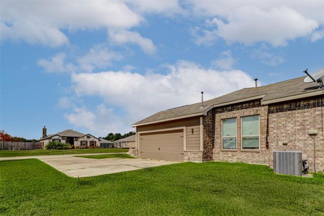 100 Jessica Dr, Dayton, TX 77535