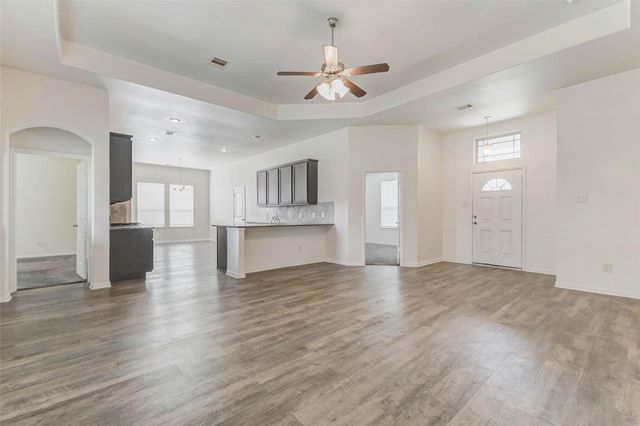 100 Jessica Dr, Dayton, TX 77535