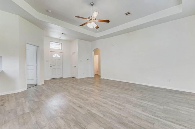 100 Jessica Dr, Dayton, TX 77535