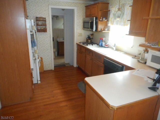 52 E Sumner Ave, Roselle Park Boro, NJ 07204