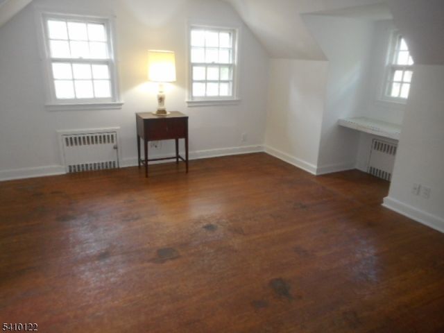 52 E Sumner Ave, Roselle Park Boro, NJ 07204