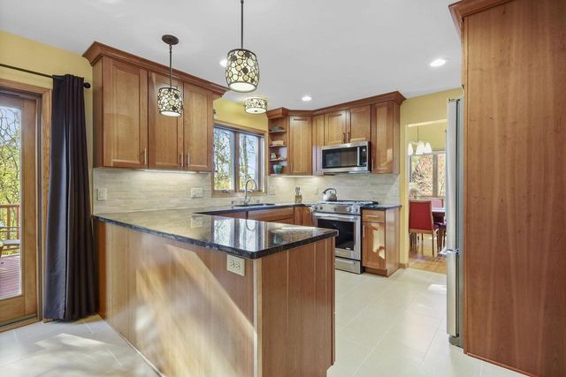 1709 CHAPIN Lane, Stoughton, WI 53589