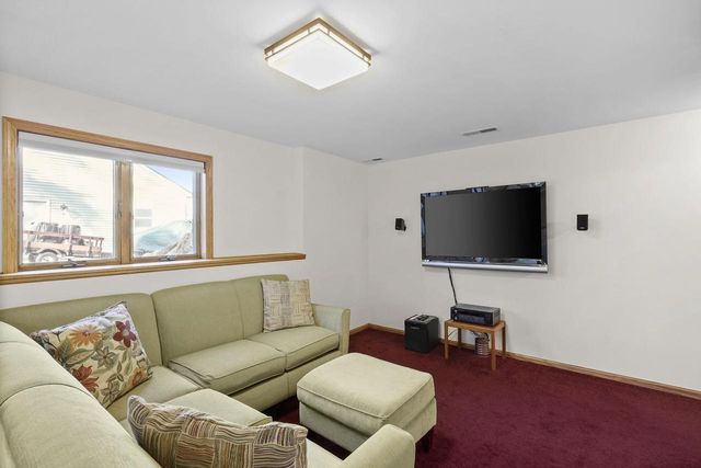 1709 CHAPIN Lane, Stoughton, WI 53589