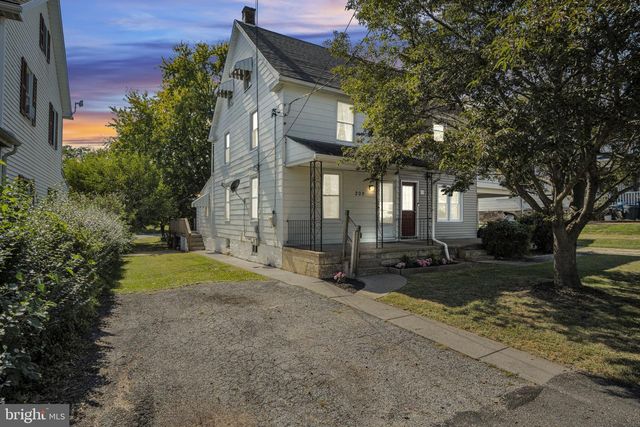 209 1ST ST, Enola, PA 17025