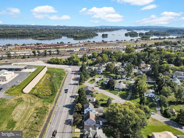 209 1ST ST, Enola, PA 17025