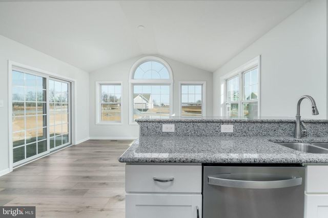 803 GREENWICH LN, Shippensburg, PA 17257