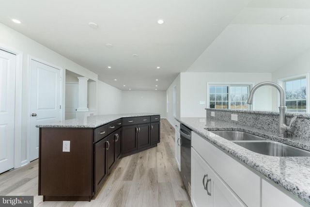 803 GREENWICH LN, Shippensburg, PA 17257