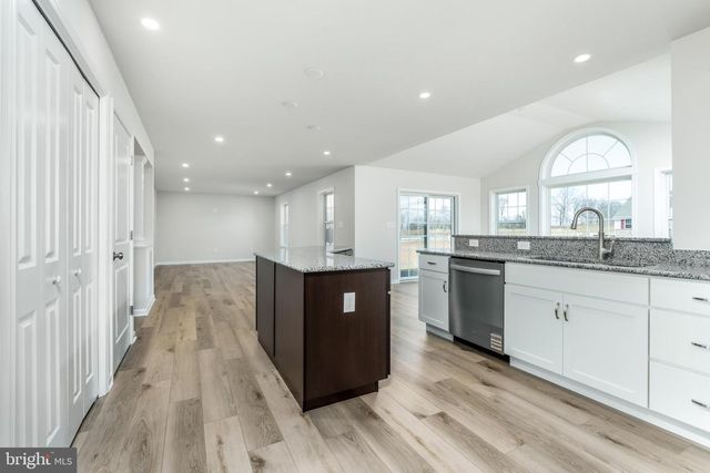 803 GREENWICH LN, Shippensburg, PA 17257