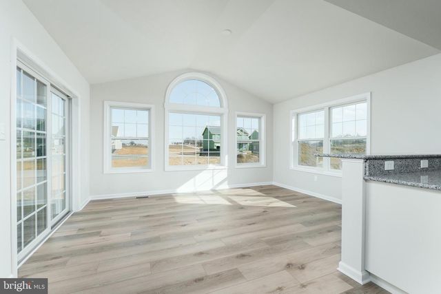 803 GREENWICH LN, Shippensburg, PA 17257