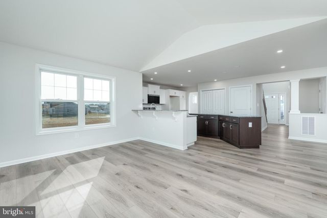 803 GREENWICH LN, Shippensburg, PA 17257