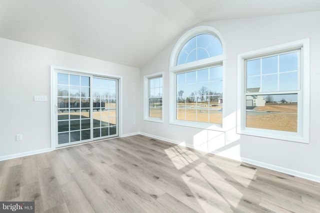 803 GREENWICH LN, Shippensburg, PA 17257