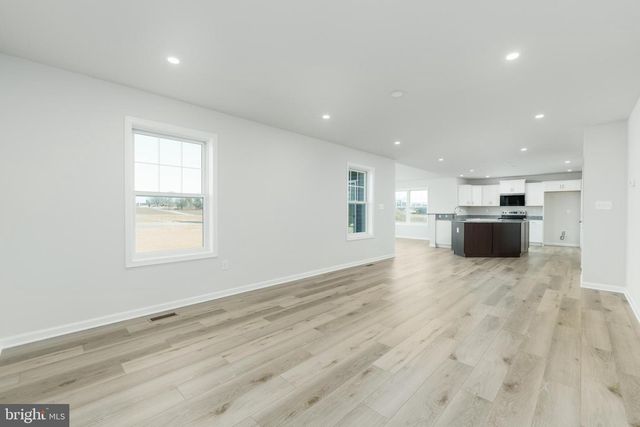 803 GREENWICH LN, Shippensburg, PA 17257