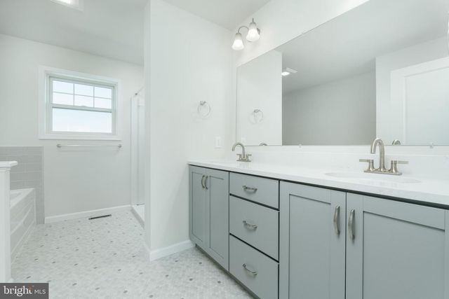 803 GREENWICH LN, Shippensburg, PA 17257