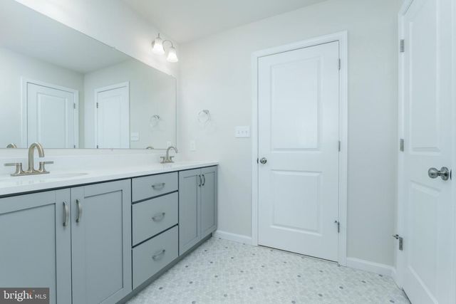 803 GREENWICH LN, Shippensburg, PA 17257