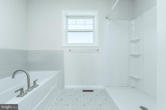 803 GREENWICH LN, Shippensburg, PA 17257