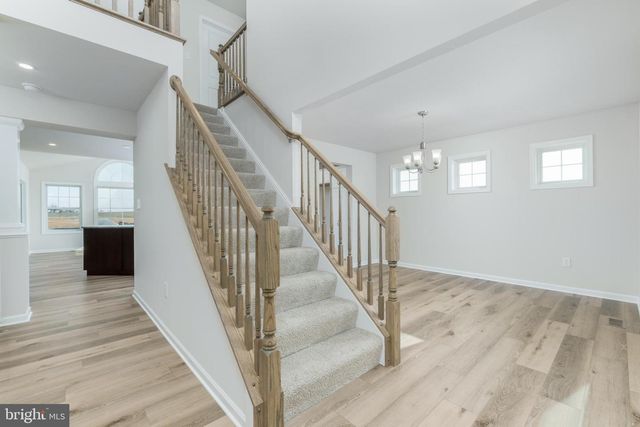 803 GREENWICH LN, Shippensburg, PA 17257