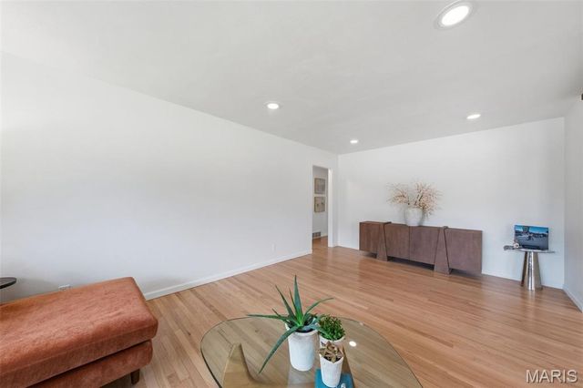 9864 Amberley Drive, St Louis, MO 63126