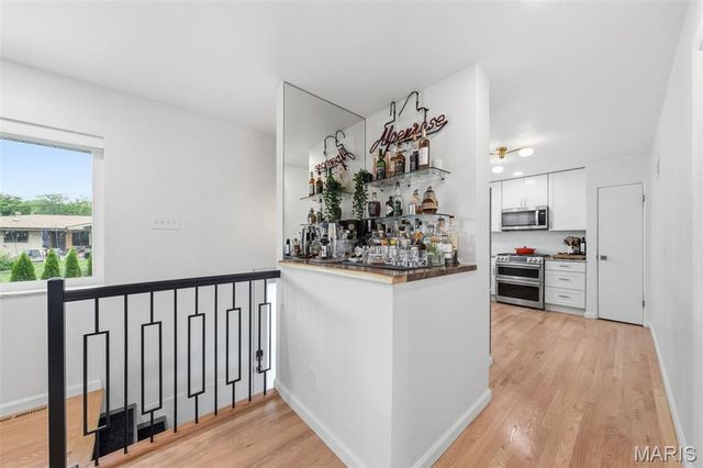 9864 Amberley Drive, St Louis, MO 63126