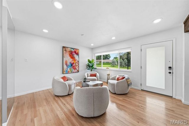 9864 Amberley Drive, St Louis, MO 63126