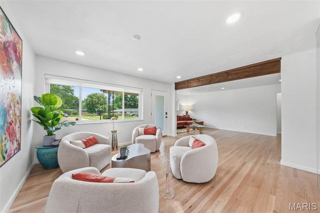 9864 Amberley Drive, St Louis, MO 63126