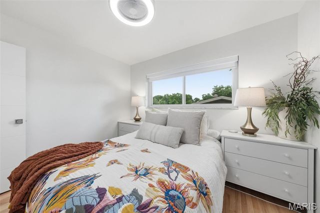 9864 Amberley Drive, St Louis, MO 63126
