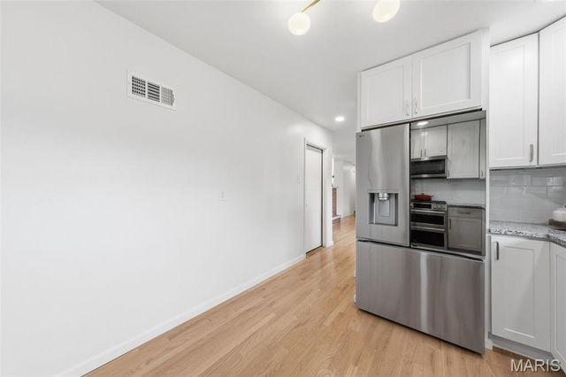 9864 Amberley Drive, St Louis, MO 63126