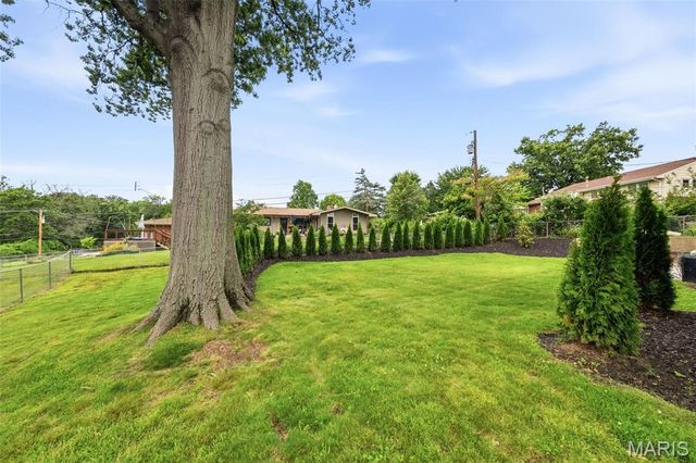 9864 Amberley Drive, St Louis, MO 63126