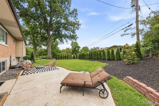 9864 Amberley Drive, St Louis, MO 63126