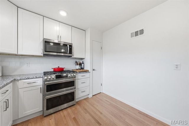 9864 Amberley Drive, St Louis, MO 63126