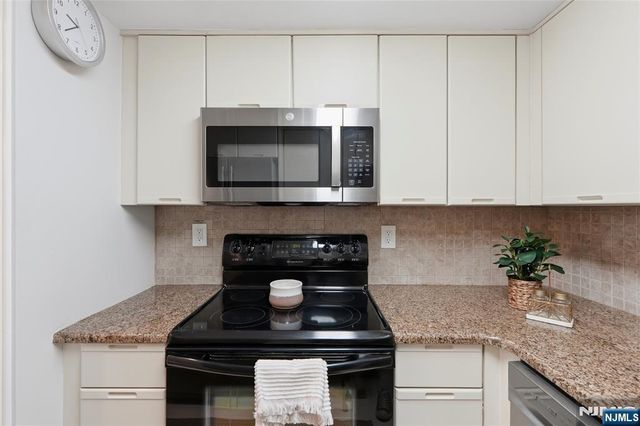 38 Moonachie Road 101, Hackensack, NJ 07601