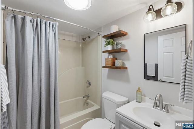 38 Moonachie Road 101, Hackensack, NJ 07601