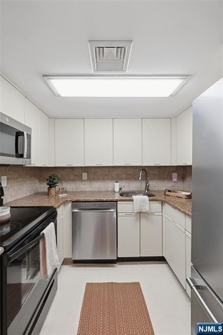38 Moonachie Road 101, Hackensack, NJ 07601