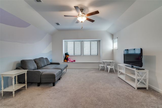 215 Tallgrass Drive, Lavon, TX 75166