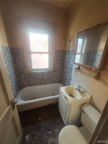 3422 Lucas And Hunt Road, Beverly Hills, MO 63121