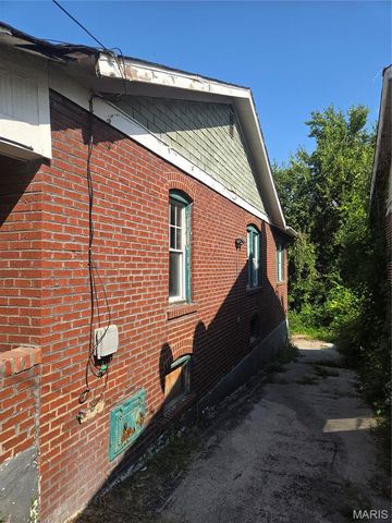 3422 Lucas And Hunt Road, Beverly Hills, MO 63121