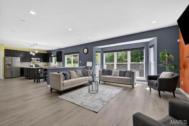 567 Brook Meadow Drive, Ballwin, MO 63021