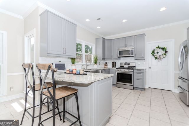 2115 Bentbrooke Trail, Lawrenceville, GA 30043