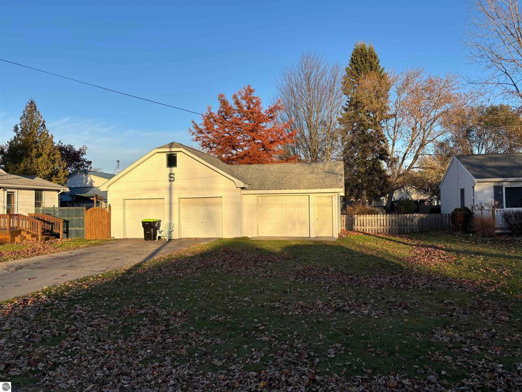 Image 38 of property listing at 800 E State Street, East Tawas, MI 48730