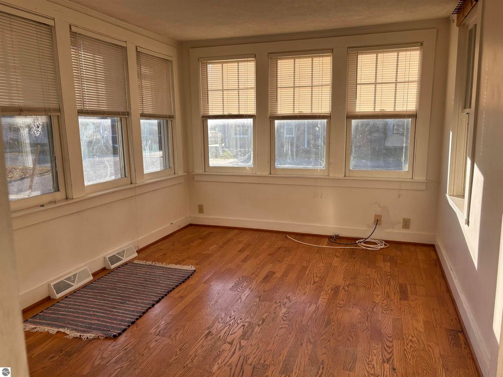 Image 5 of property listing at 800 E State Street, East Tawas, MI 48730